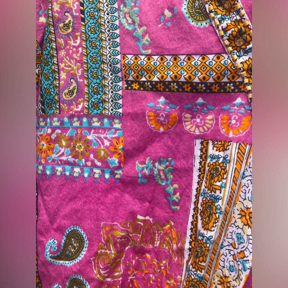 Fun patterned shirt - Picture 5 of 5